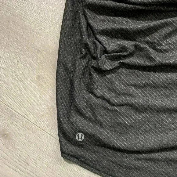 Lululemon wild tank size 2 in Heathered  Black / Black - Picture 4 of 4